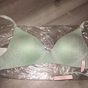 NWT VS Sexy T-shirt Bra